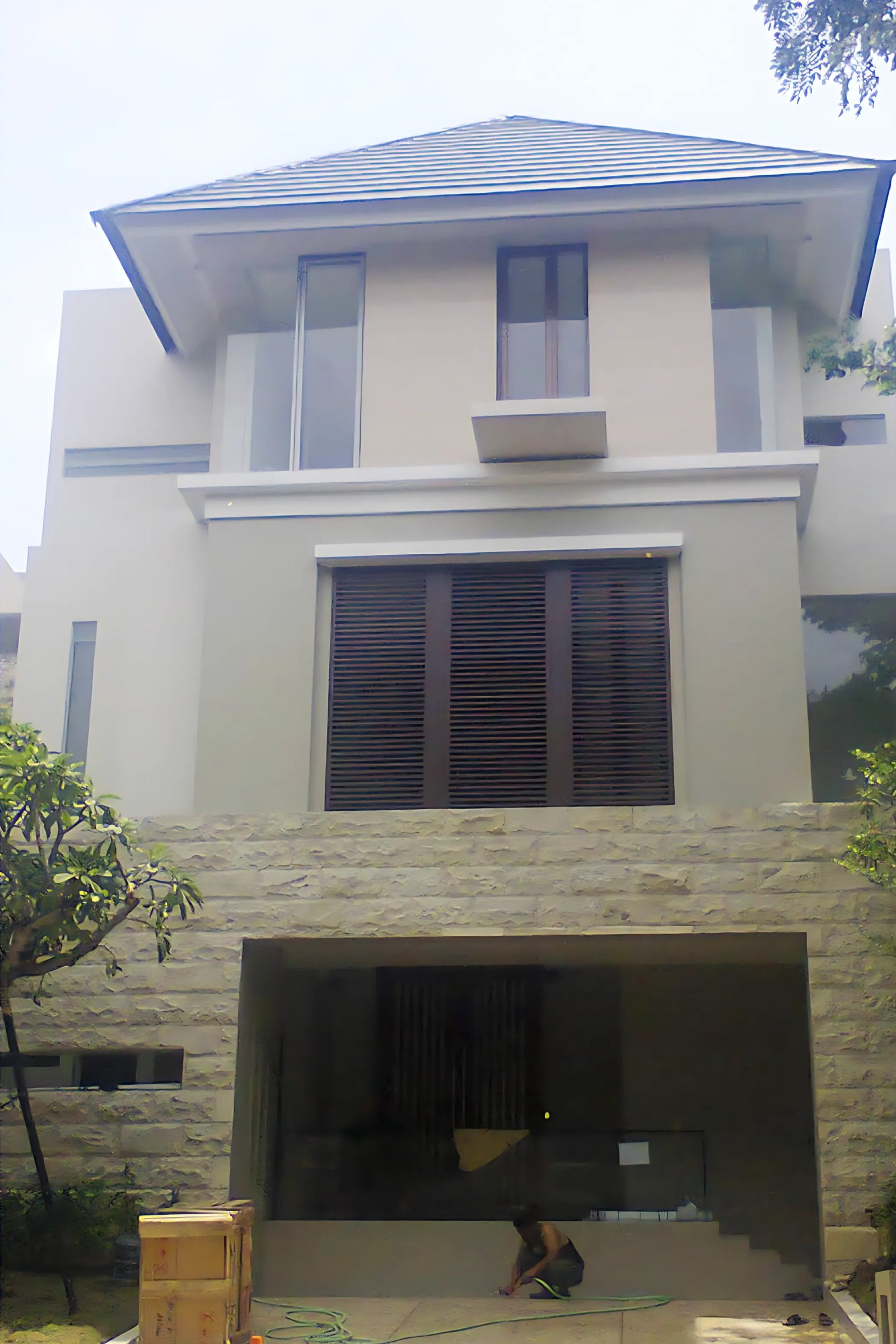 House TAR (3 Floors)