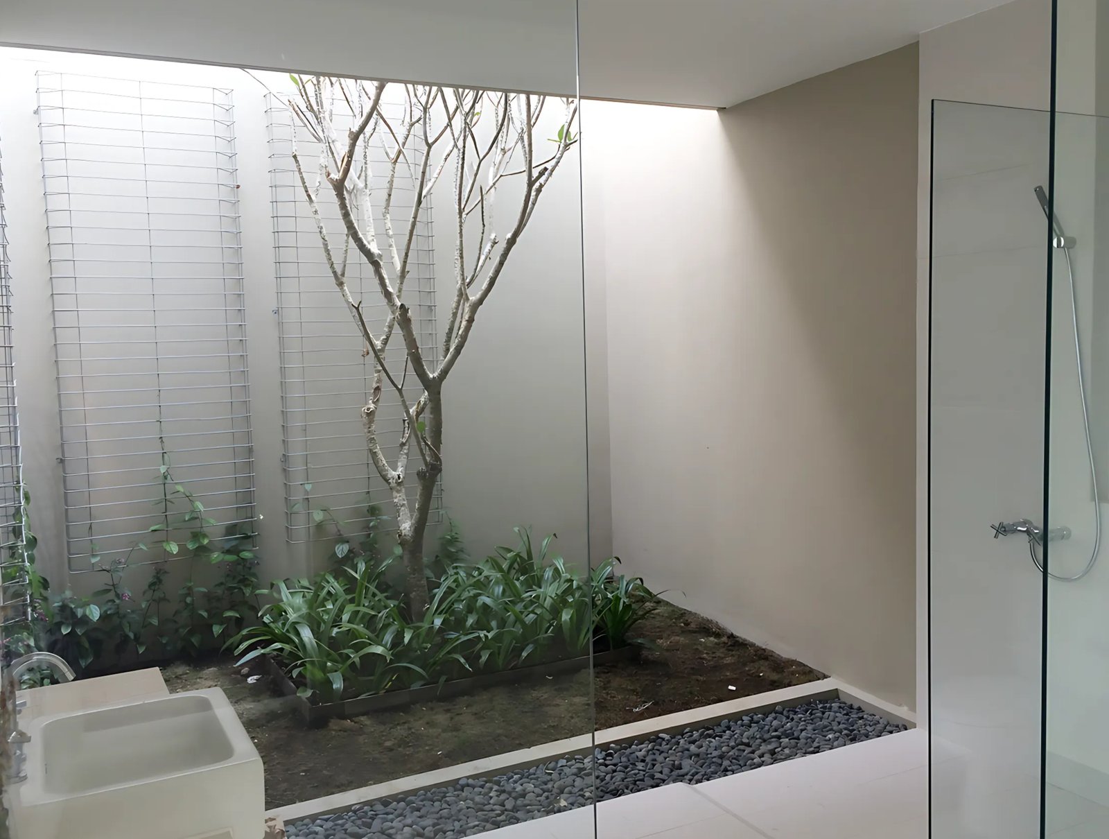 House TAR (3 Floors)