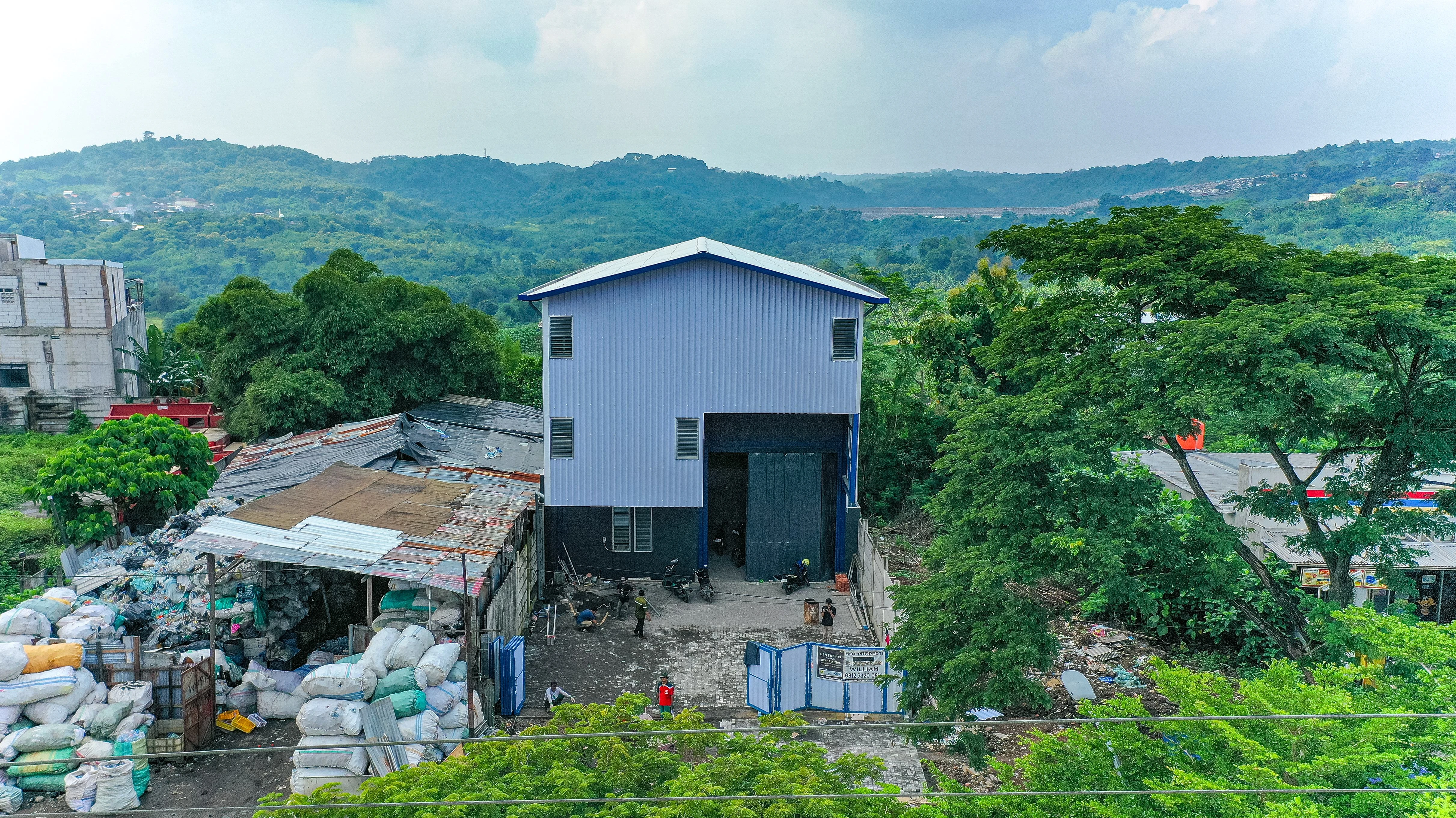 Warehouse UTS (3 Floors)