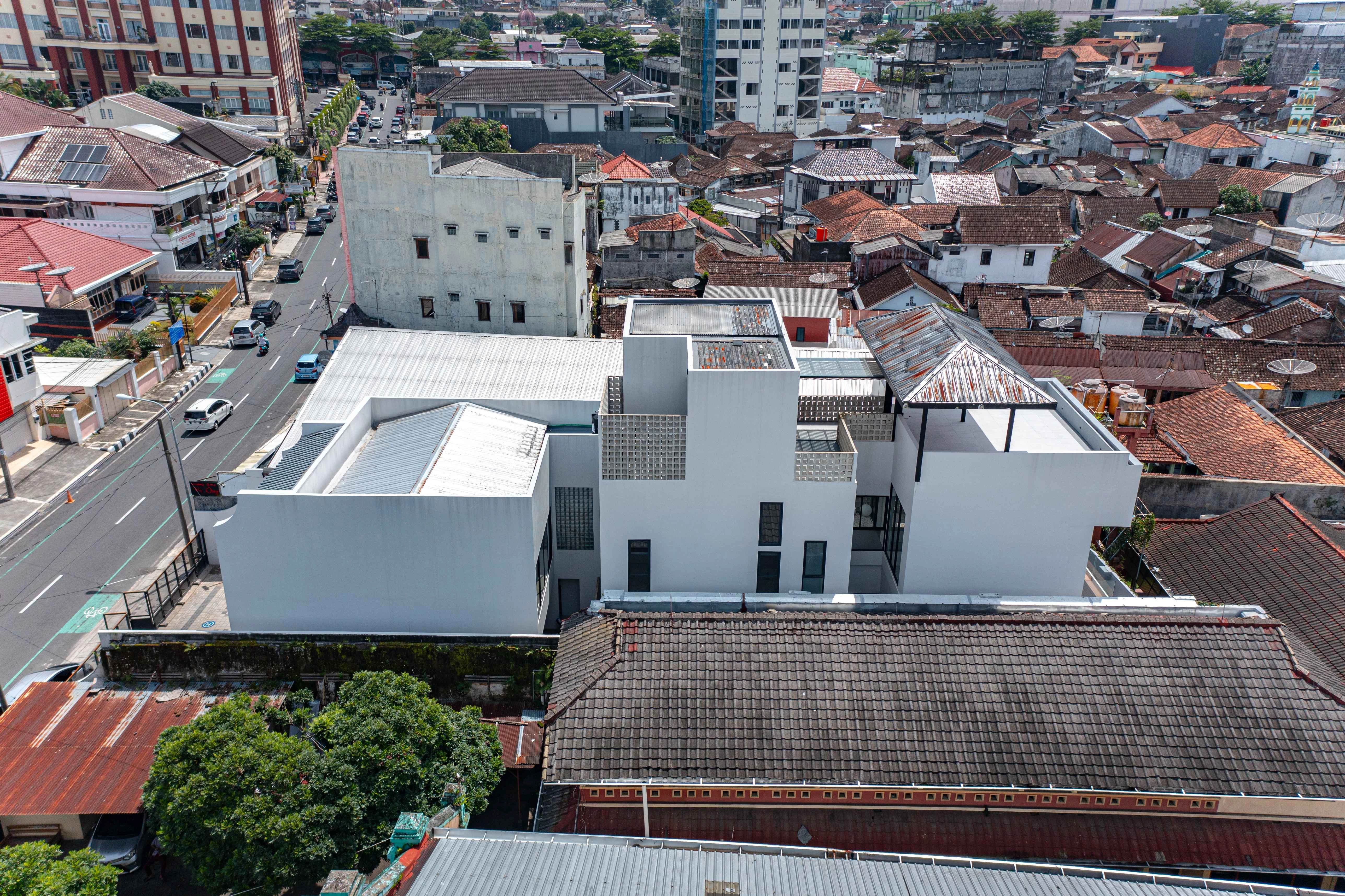 Ronde Ny. Ong (3 Floors)