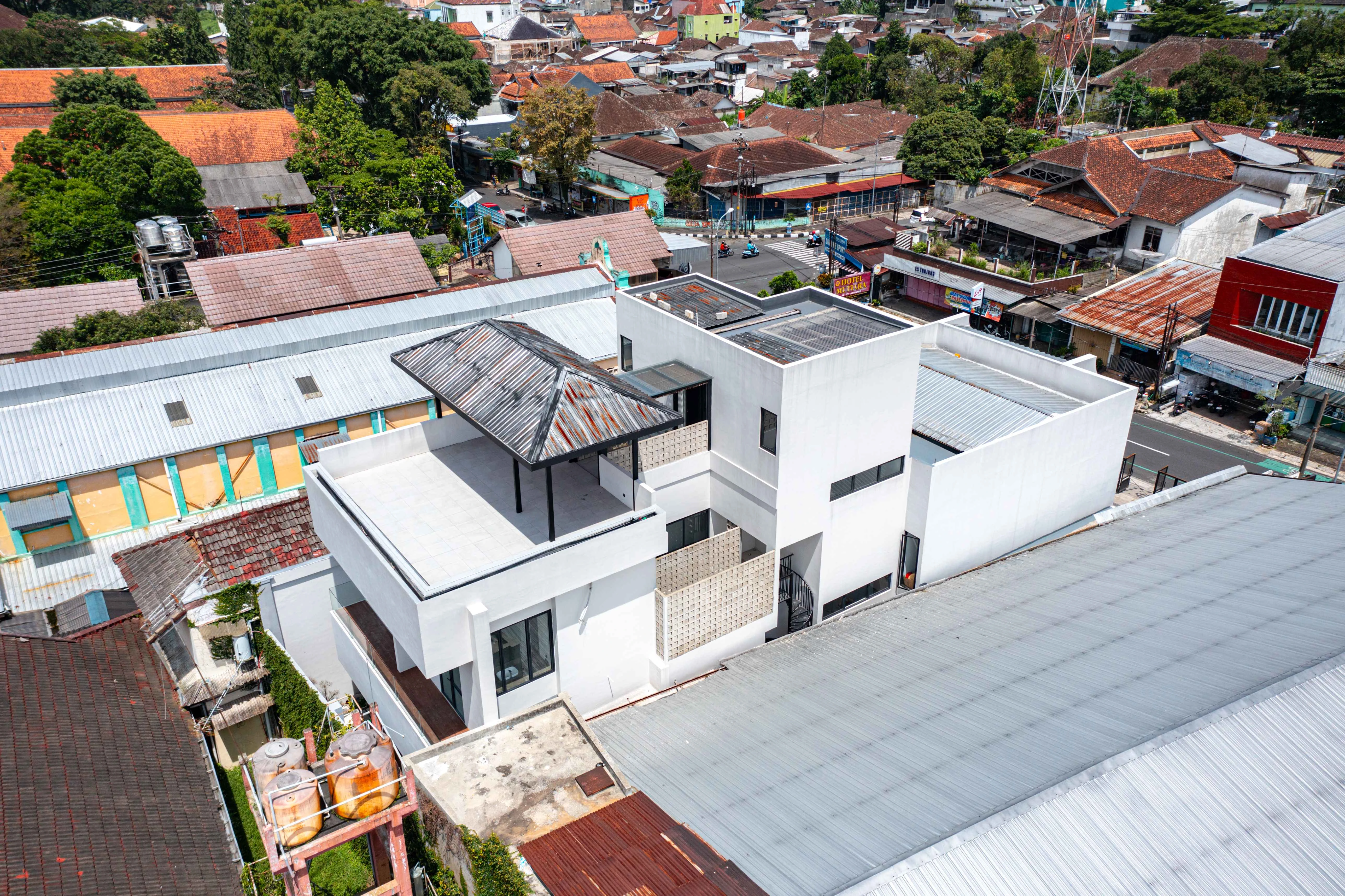 Ronde Ny. Ong (3 Floors)